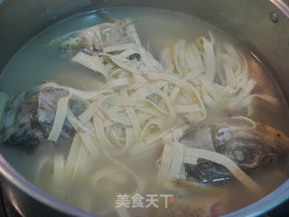 Fish Head and Fish Tail Shredded Tofu Soup recipe