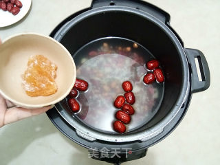 Porridge with Red Dates and Peanuts recipe