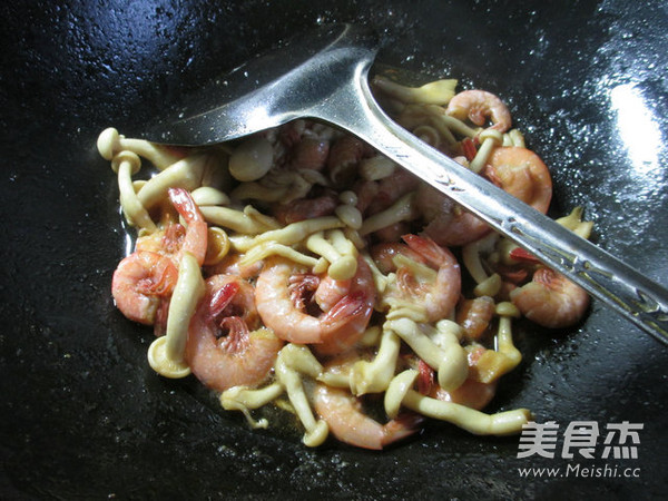 Fried Sea Prawns with White Jade Mushroom recipe