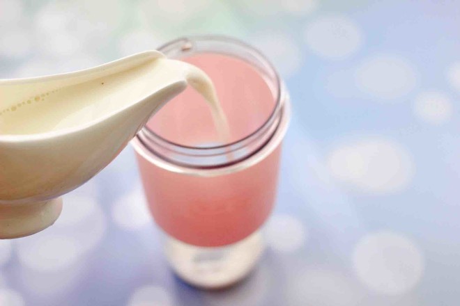 Cherries and Strawberry Iced Milkshake recipe