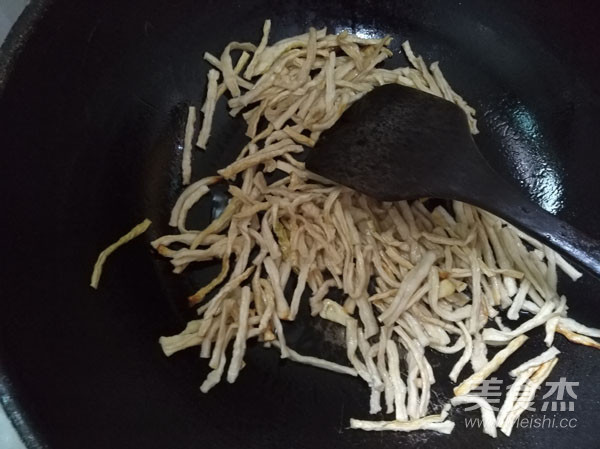 Stir-fried Dried Radish with Malan Head recipe