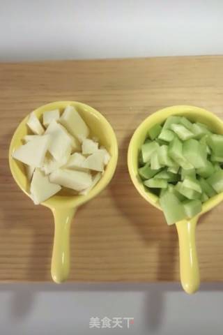 Cucumber Egg Drop Cheese Noodles recipe