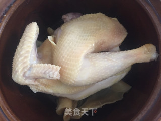 Stewed Chicken Soup with Double Mushroom and Flower Maw recipe