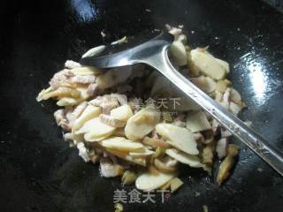 Stir-fried Bamboo Shoots with Pork Belly and Shredded Mustard recipe