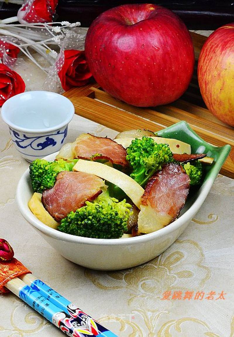 Stir-fried Bacon with Broccoli Tea