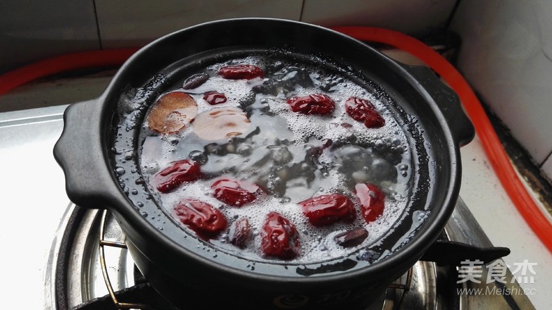 Black Peanut Lotus Seed Glutinous Rice Porridge recipe