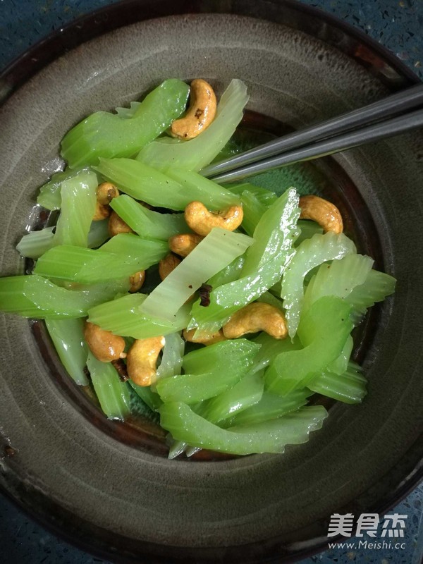 Celery and Cashew Nuts recipe