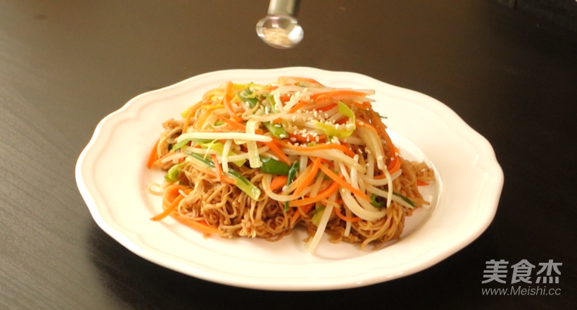 Soy Sauce Fried Noodles recipe