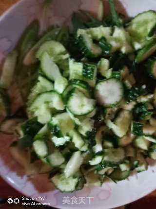 "lazy Meal" Garlic Sprouts Mixed with Cucumber recipe