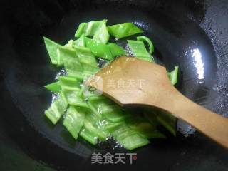 Stir-fried Pepper with Double Mushroom recipe