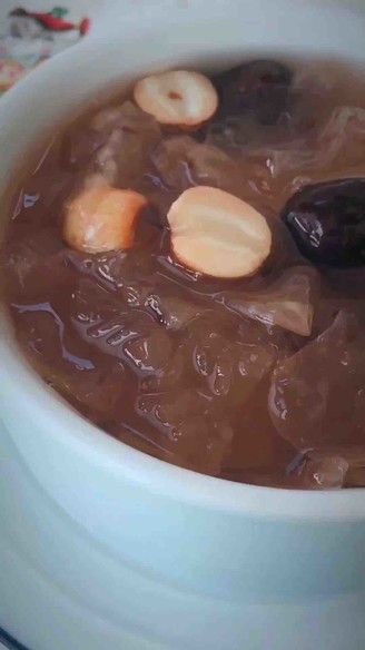 Red Lotus Seed and White Fungus Soup recipe
