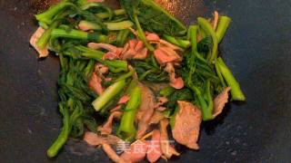 Stir-fried Cabbage Heart with Sausage and Lean Meat recipe