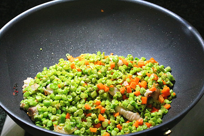 Stir-fried Pork with Carrots and Carrots recipe