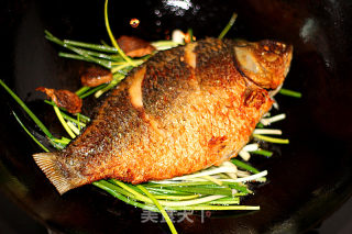 Grilled River Crucian with Scallions recipe