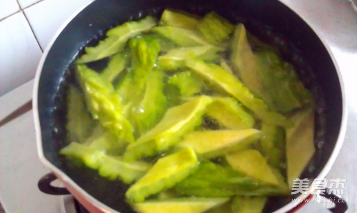 Bitter Melon Meatballs in Claypot recipe