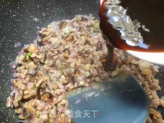 Noodles with Mushroom Meat Sauce recipe