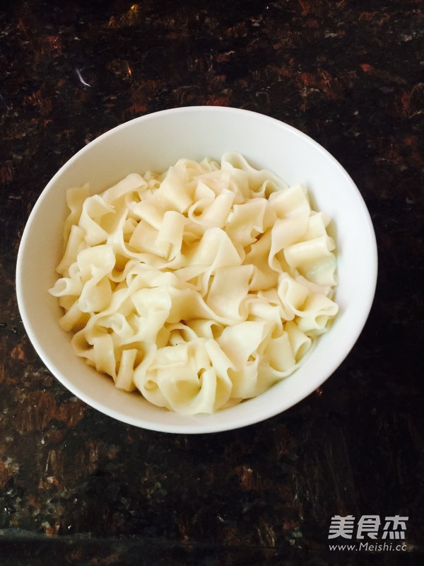 Chinese Wolfberry Leaf Egg Noodles recipe