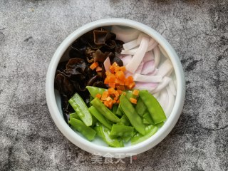 Snow Peas and Onion Mixed Fungus recipe