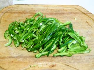 Green Pepper Shredded Pork Noodles recipe