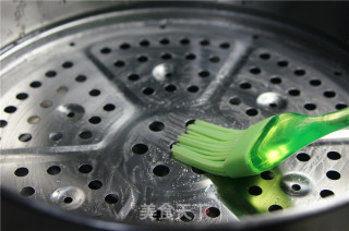 Pork Buns with Mushroom Sauce recipe