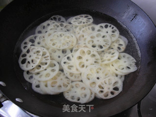 Fried Lotus Root Slices with Pepper recipe