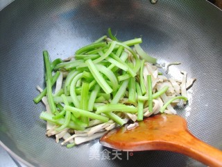 Refreshing and Good Taste-stir-fried Parsley Tofu recipe