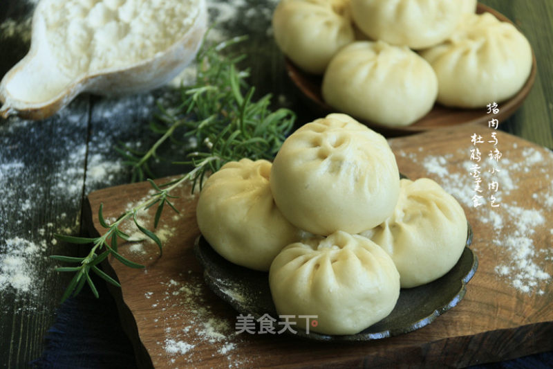 Pork and Water Chestnut Buns