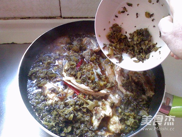 Braised Fish Head with Potherb Mustard recipe