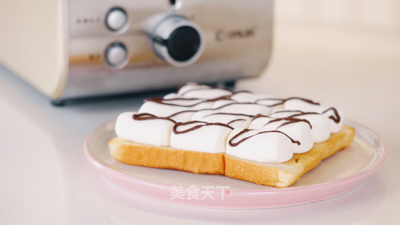 Brushed Marshmallow Toast, A New Way to Play Breakfast! recipe