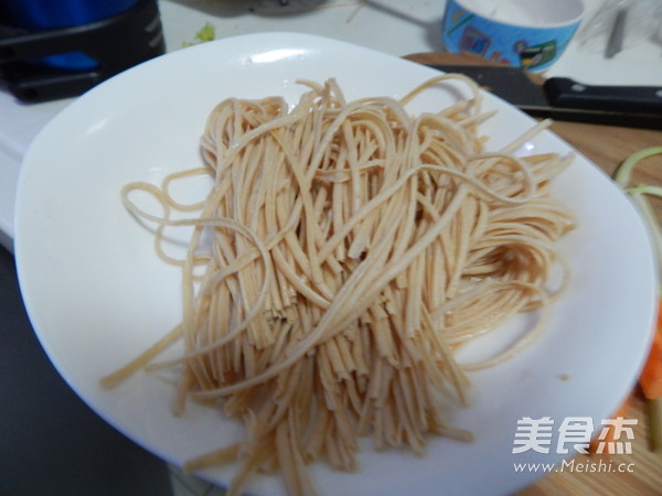 Stir-fried Shredded Beans with Celery recipe