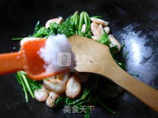 Stir-fried Spinach with Jiangbai Shrimp recipe