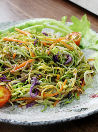 Three Silk Vegetarian Fried Noodles, A Bowl of Nutritious Noodles Made with Vegetable Juice--