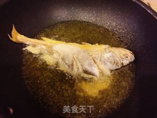 Crispy Yellow Croaker in Tomato Sauce recipe