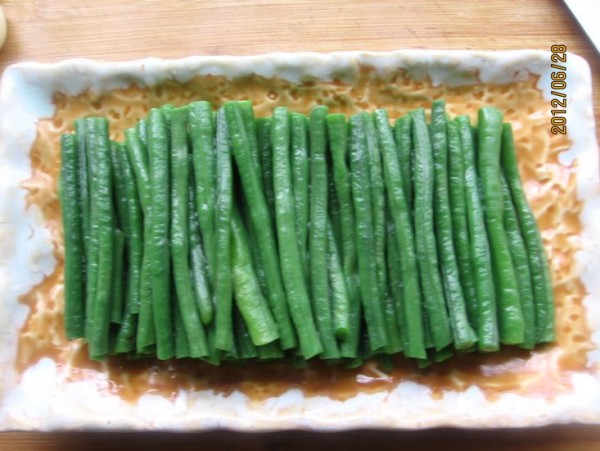 Garlic Beans with Sesame Sauce recipe