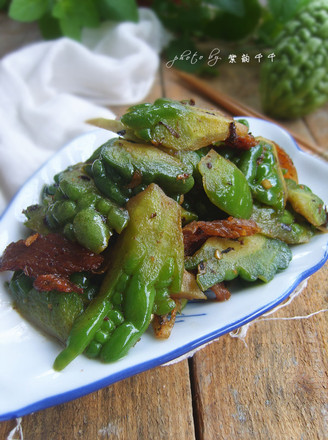 Stir-fried Bitter Gourd with Dace in Black Bean Sauce recipe