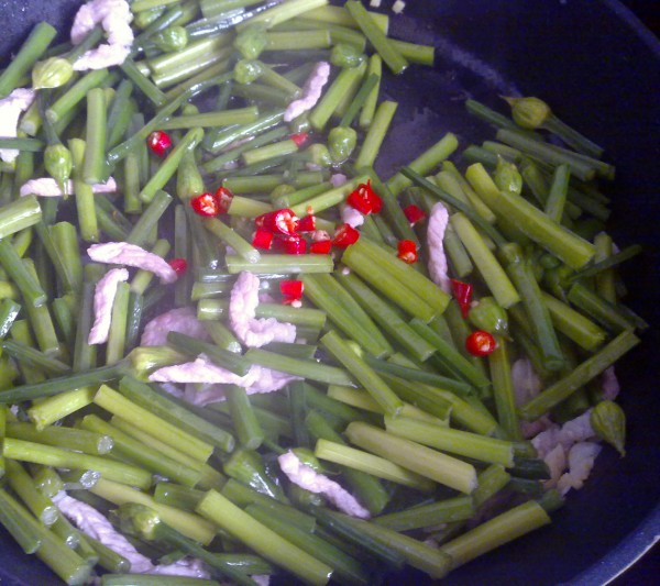 Stir-fried Shredded Pork with Fresh Leeks recipe