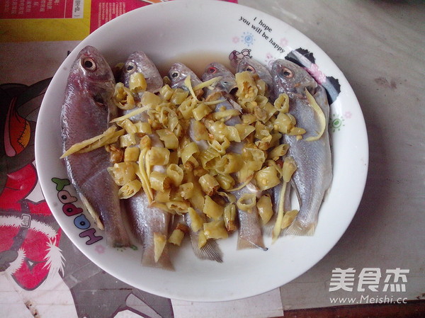 Steamed Yellow Croaker with Pickled Peppers recipe