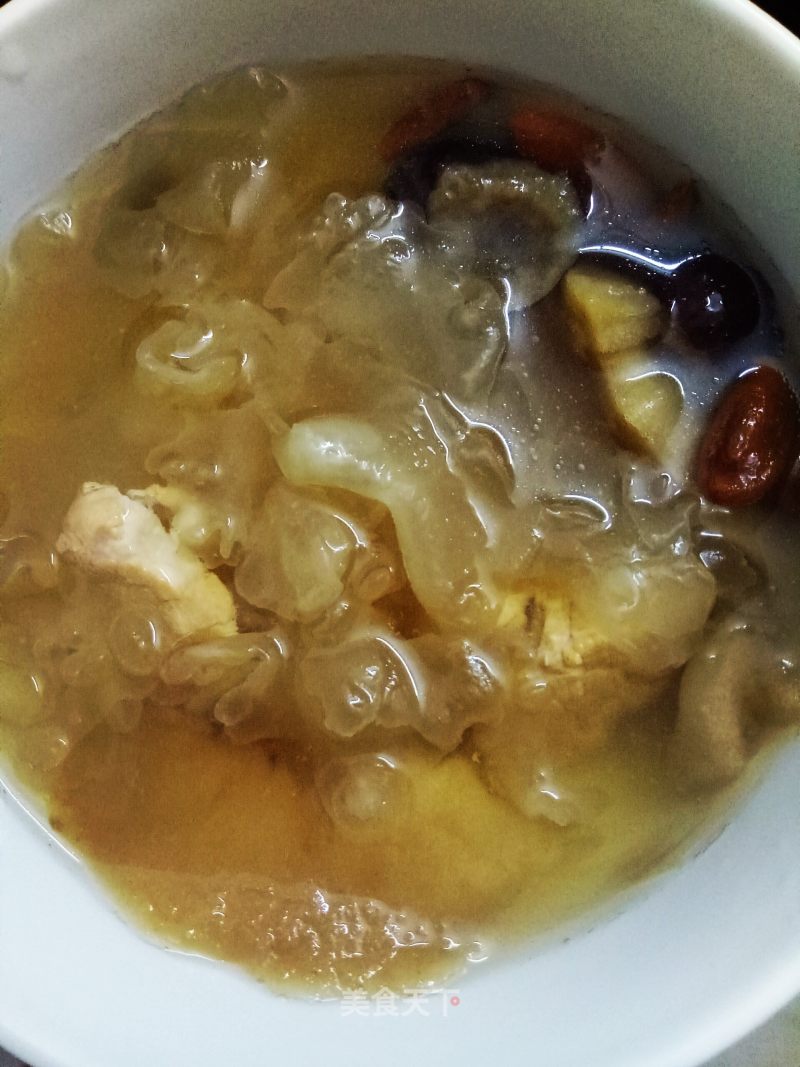 Apple Tremella Lean Meat Soup recipe