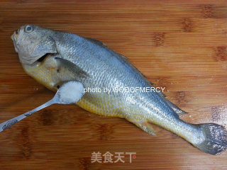 Rich and Peaceful Dry Roasted Yellow Croaker recipe