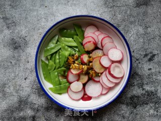 Beef with Snow Peas, Cherry and Radish recipe