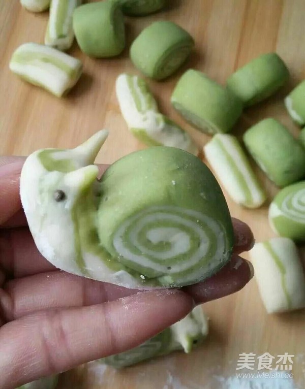 Snail Mantou with Green Sauce recipe