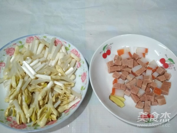 Fried Peanut Seedlings with Vegetarian Meat recipe