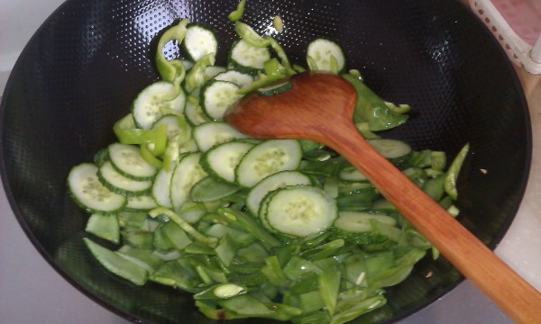 Stir-fried Cucumber Slices recipe