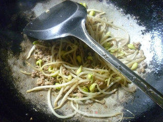 Stir-fried Soy Sprouts with Scallion and Minced Pork recipe