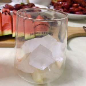 Be Sure to Try this Summer Drink: If You Have A Crush on Peach Blossom Spring, You Will Love It recipe