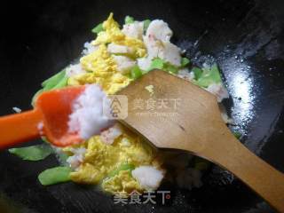 Scrambled Eggs with Lettuce and Shrimp Balls recipe