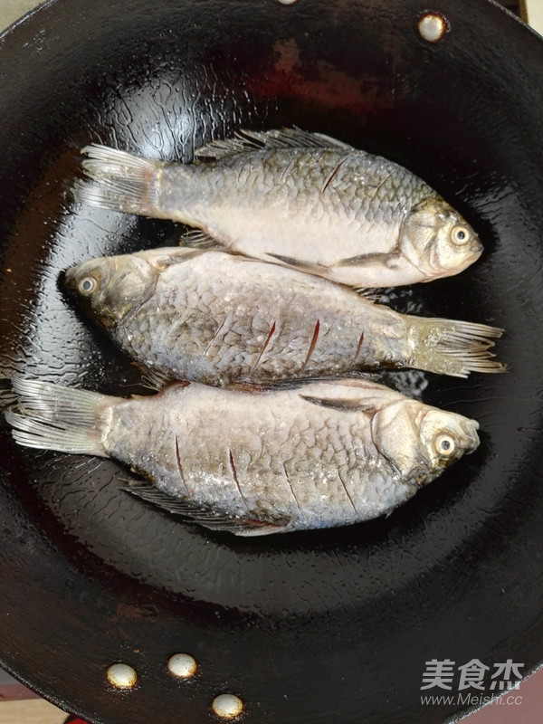 Stewed Crucian Carp with Shiitake Mushrooms recipe