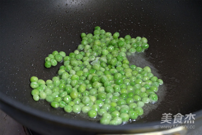 Fried Rice with Mushroom Sauce and Pea recipe