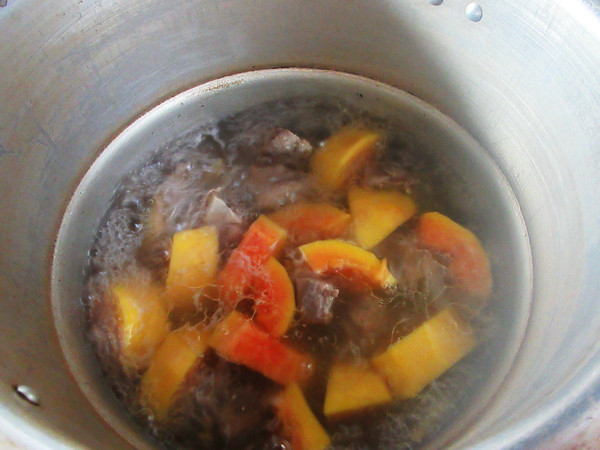 Meaty Papaya Soup recipe