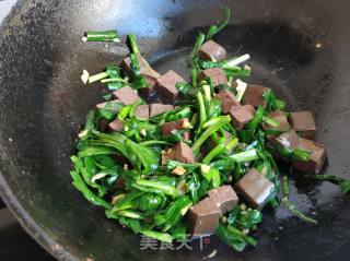 Stir-fried Duck Blood with Leek recipe